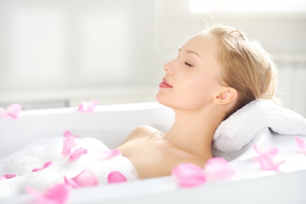 Wie du ein Entspannungsbad selber machst und damit ein Verwöhnprogramm für deinen Körper schaffst